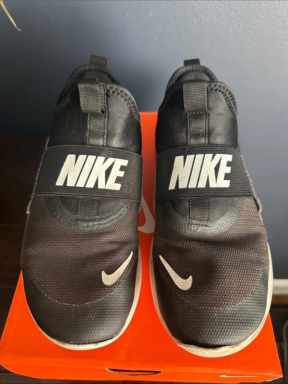 Nike Black Flex Runner Sneakers Boys size 5.5